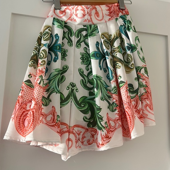 Skort.. European style - Picture 1 of 1